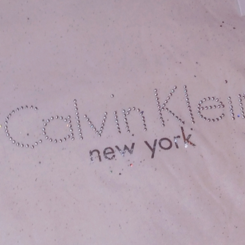 Calvin Klein speckled T & free necklace